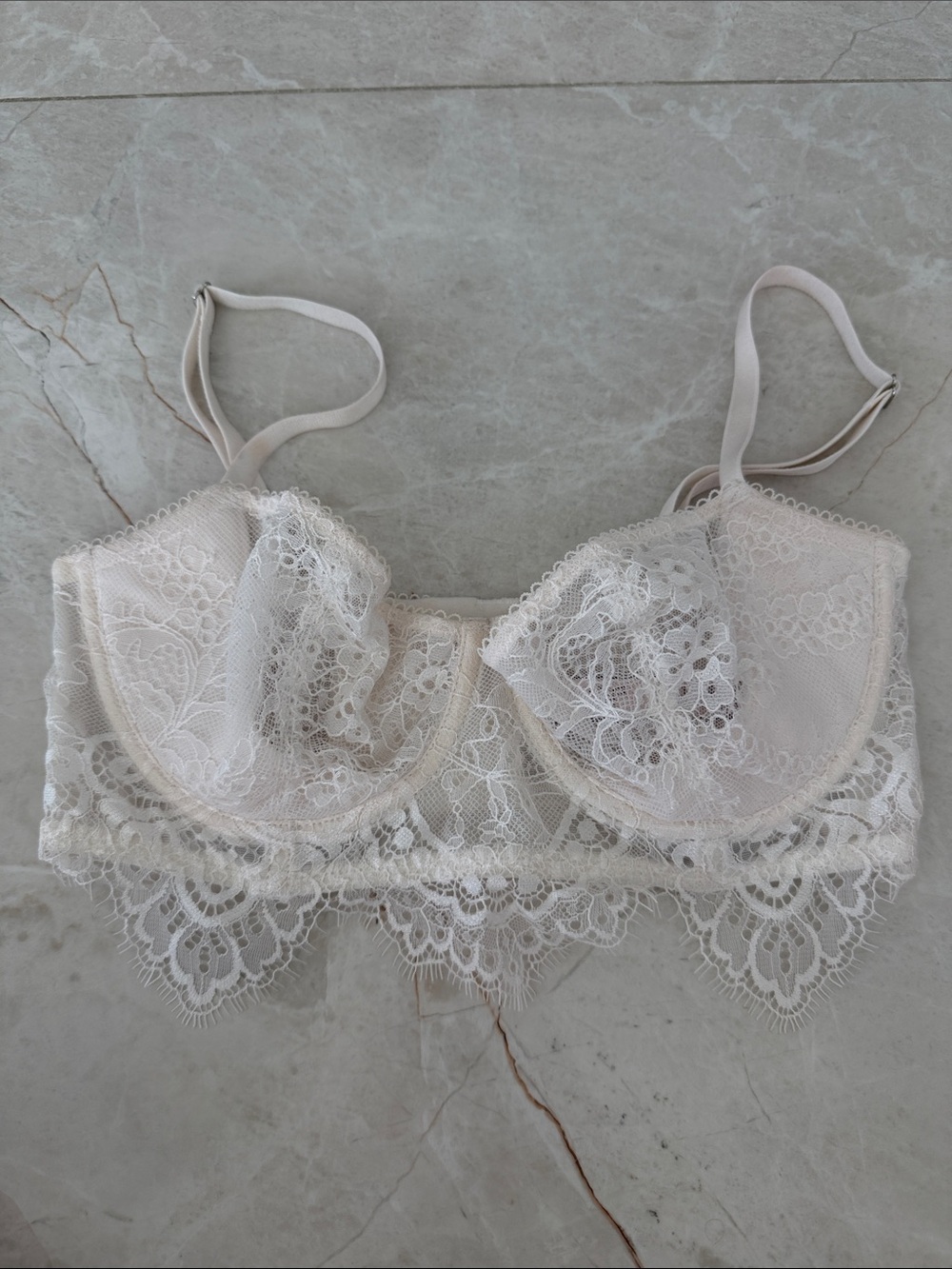 NWOT Victoria’s Secret 32D Lace Underwire Bralette in Soft Ivory
